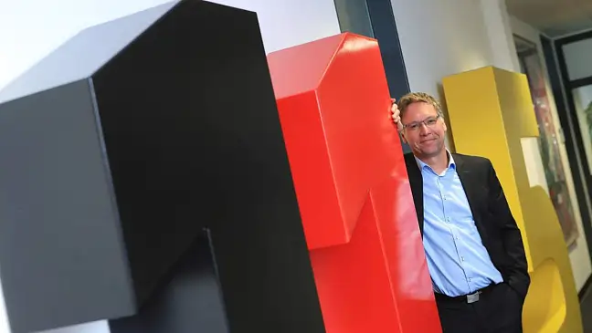 Herr Thomas Elsner neben der 115